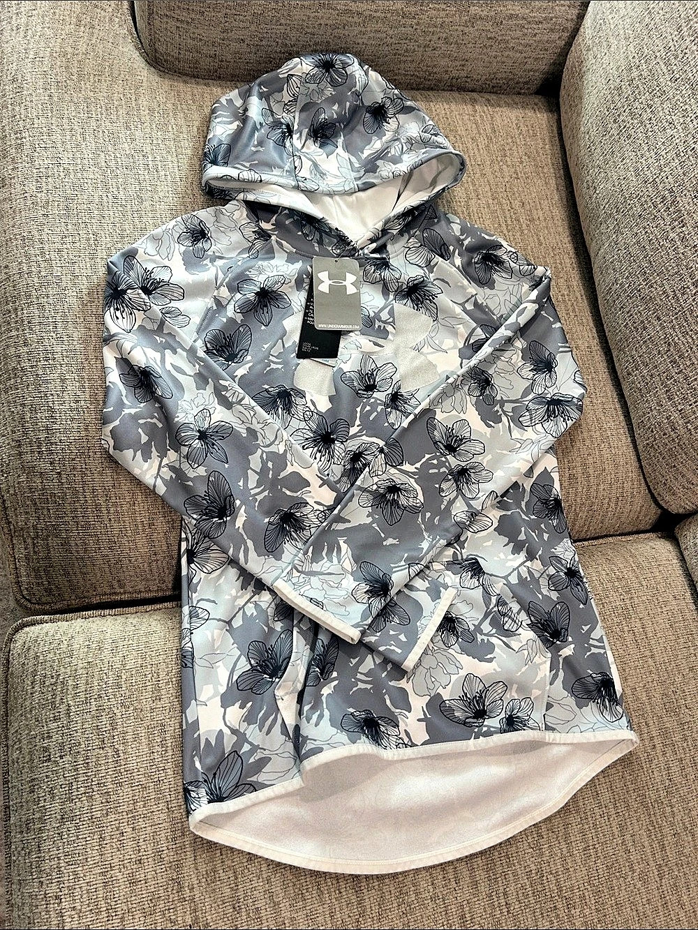 Under Armour Floral Hoodie in Gray & White youth XL